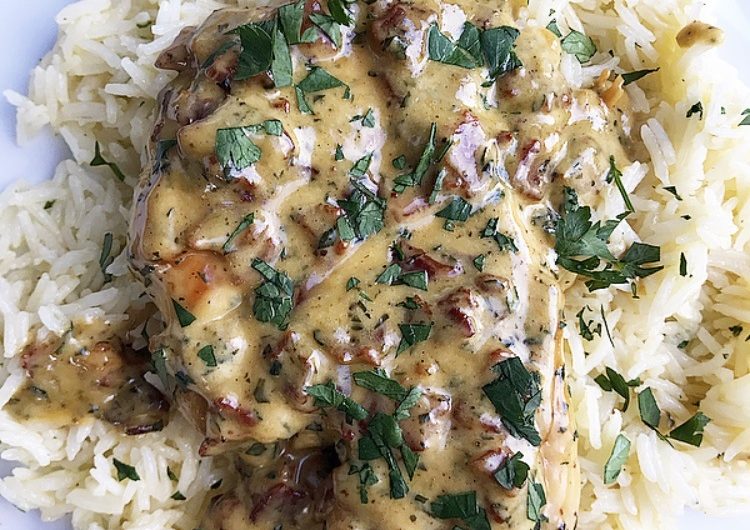 Chicken with a Cream and Bacon Sauce